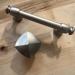 Sleek Silver Cabinet Handle and Knob Qty 19&20
